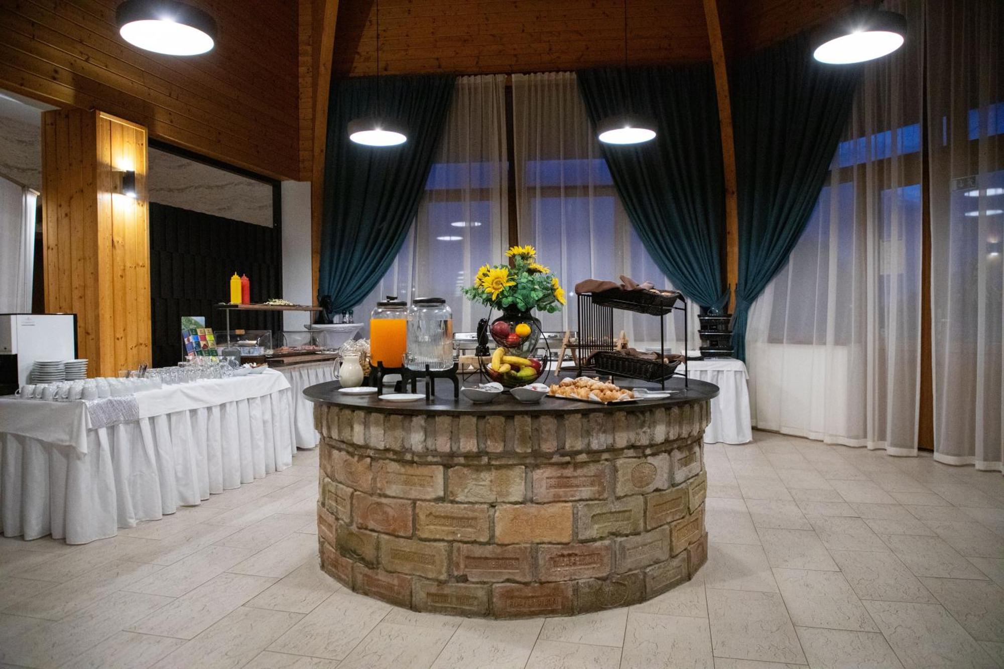 Hotel Rozalka Pezinok Exterior photo